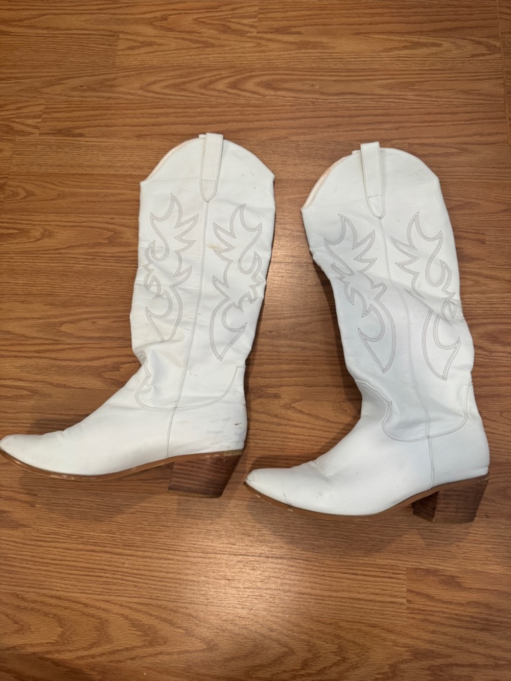Women's White Western Cowboy Boots - Classic Stitch Detail